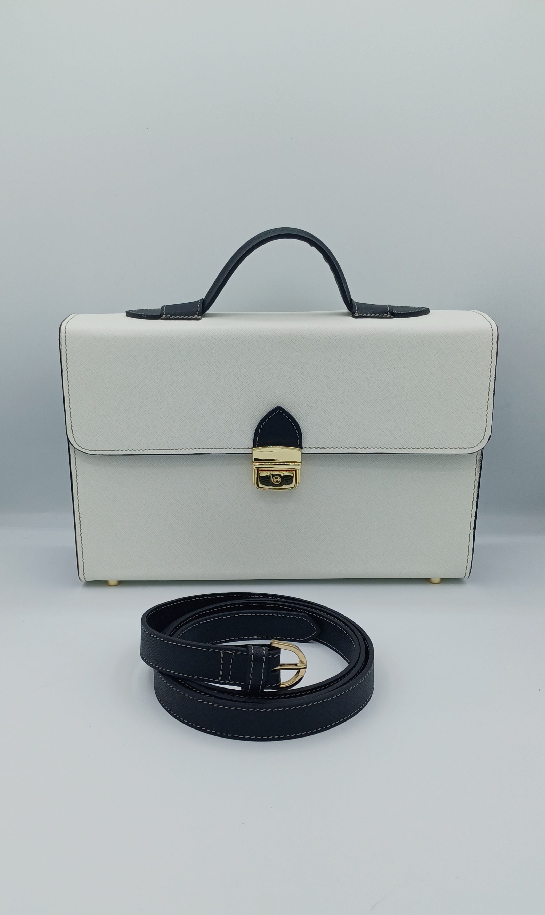 Salomè media, color bianco e nero, in pelle Saffiano.