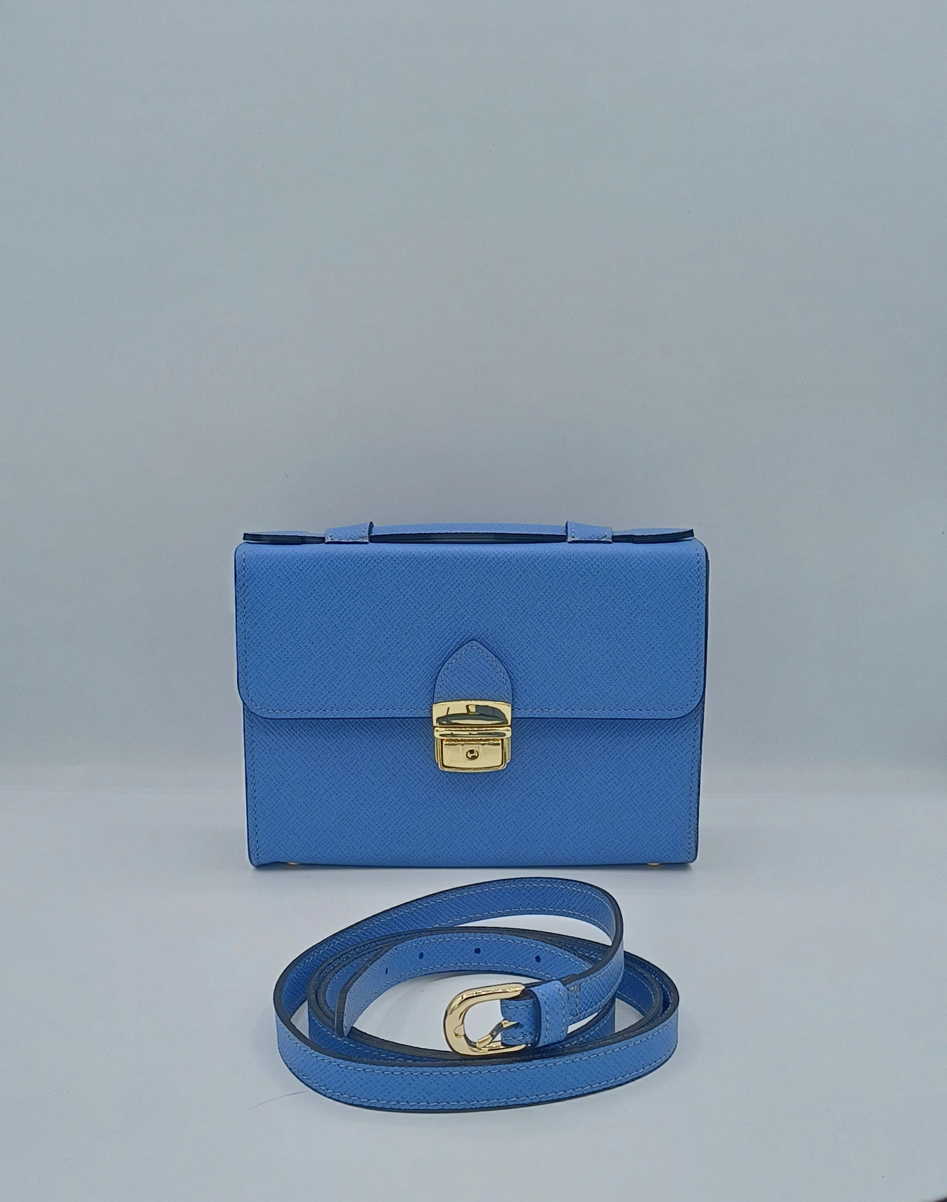 Salomè piccola, color celeste, in pelle Saffiano.
