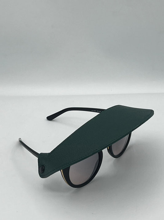 Visiera occhiali in pelle martellata di color verde